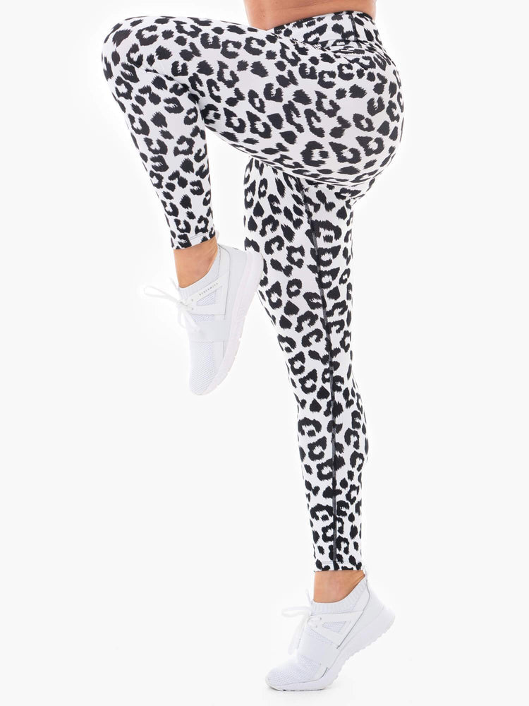 INSTINCTS SCRUNCH BUM LEGGINGS SNOW LEOPARD