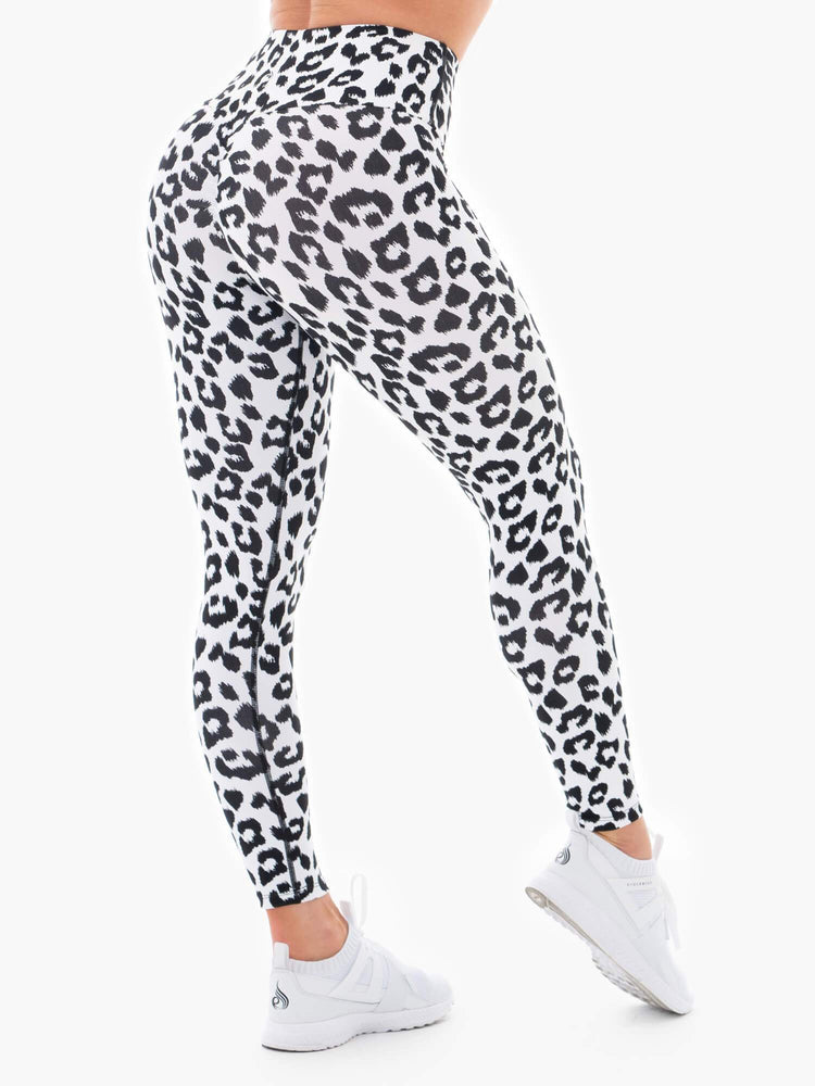 INSTINCTS SCRUNCH BUM LEGGINGS SNOW LEOPARD